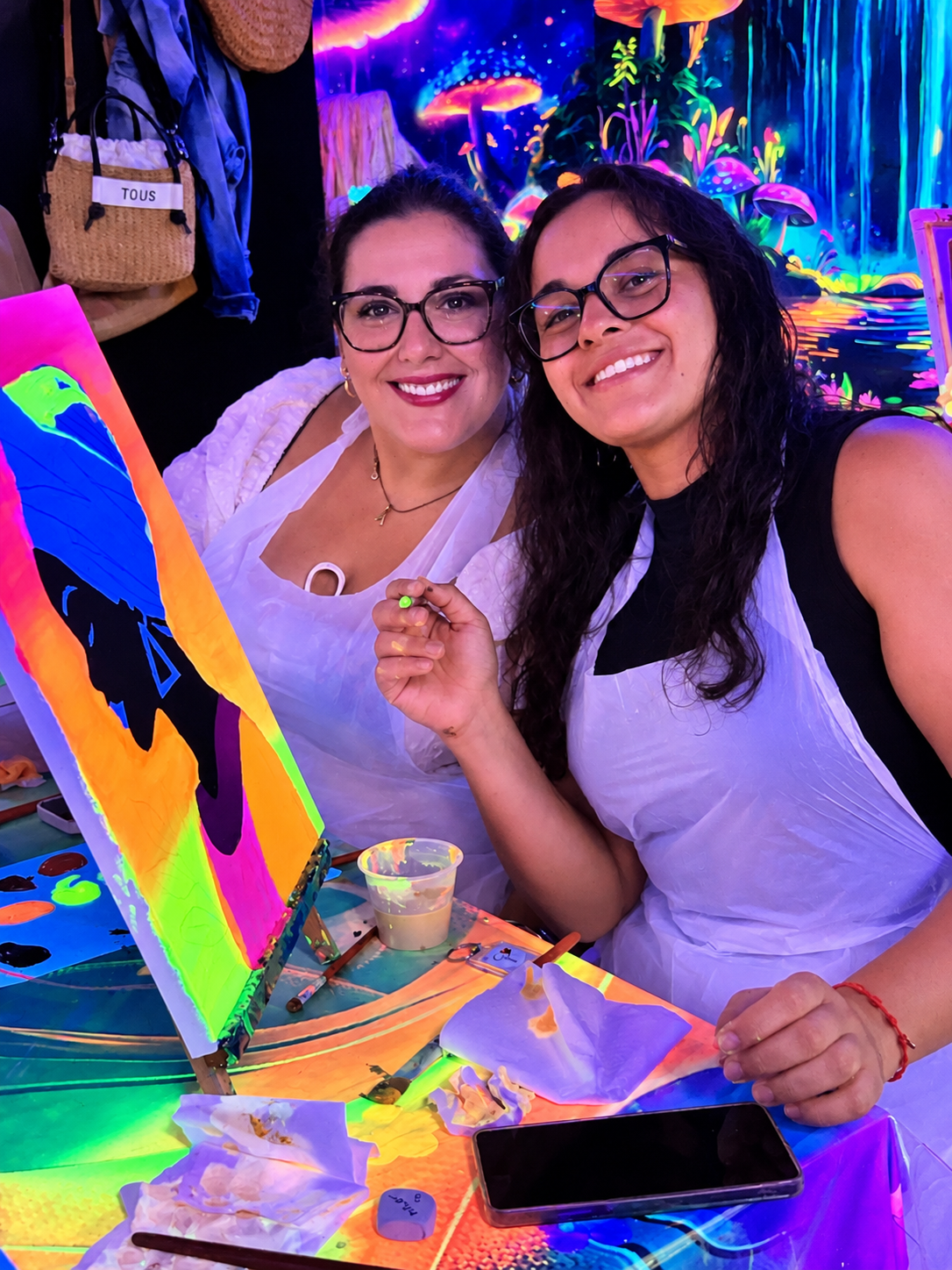 Personas compartiendo una experiencia en Más que Arte